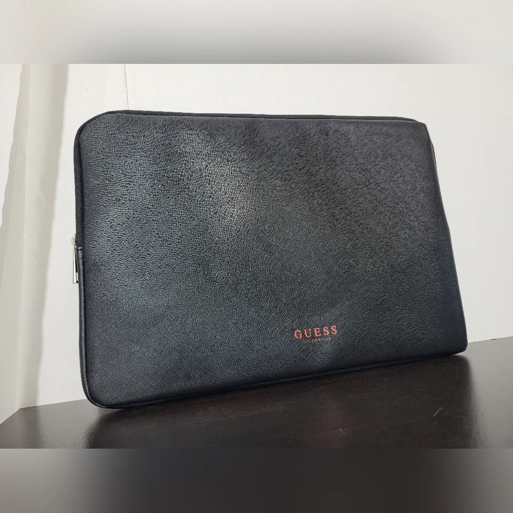 GUESS Los Angeles Black Laptop Zipper Case – Sleek Protective Sleeve for 14